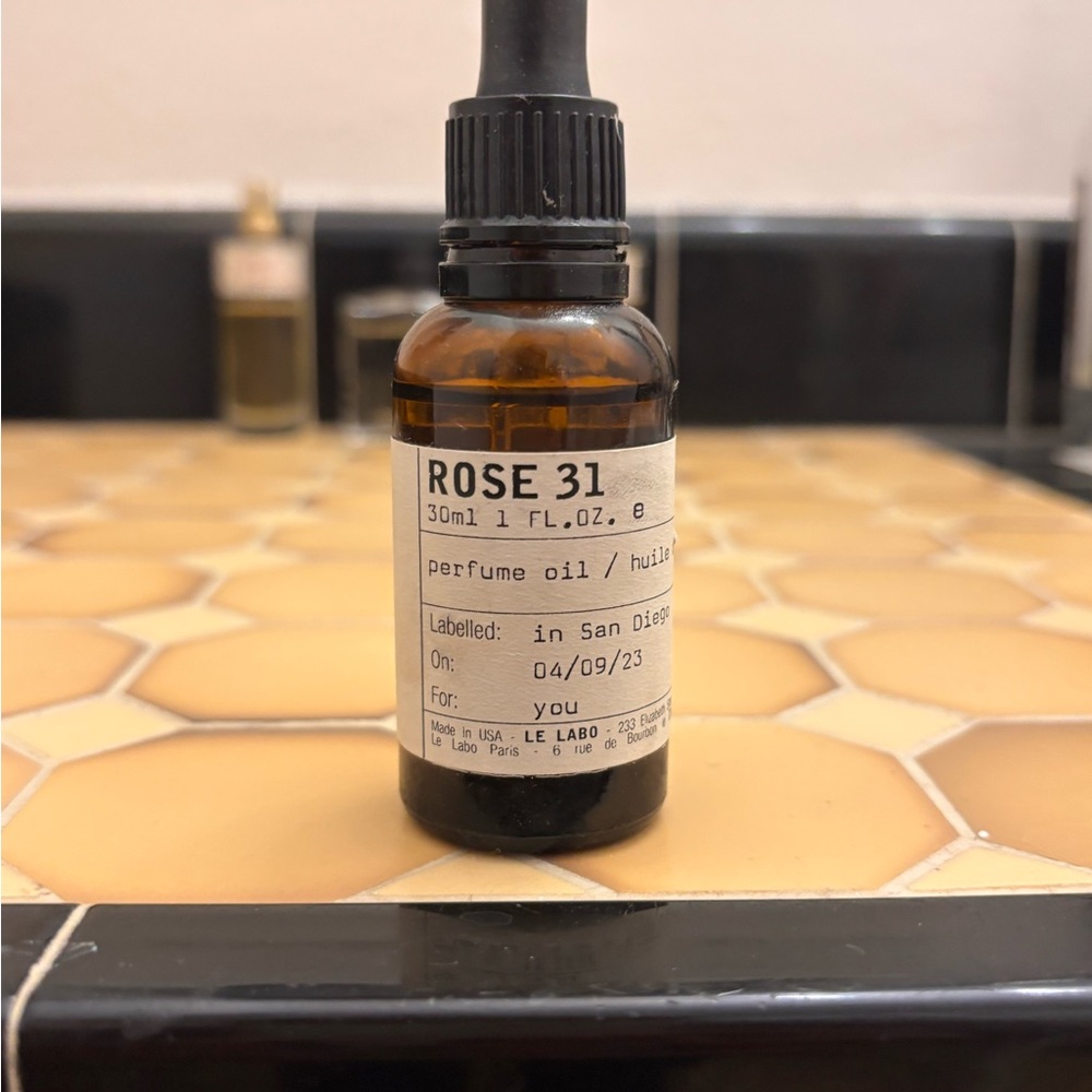 Le Labo Rose 31 Perfume Oil - Amber Bottle - Picture 2 of 3